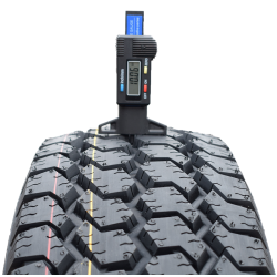 225/70R15C ARKTAC A-S - Opony całoroczne dostawcze bieżnikowane