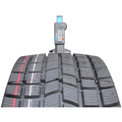 Kup opony całoroczne 235/55R18 – pewność i bezpieczeństwo na każdą pogodę